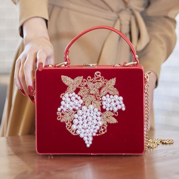 female bag fashion chain handbag large capacity handicraft pearl embroidered bag ladies makeup generous dinner
female bag fashion chain handbag large capacity handicraft pearl embroidered bag ladies makeup generous dinner
