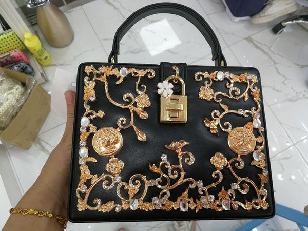 pu embroidery red rose flower beaded fashion women shoulder handbags messenger crossbody bags evening totes bag box clutch purse
pu embroidery red rose flower beaded fashion women shoulder handbags messenger crossbody bags evening totes bag box clutch purse