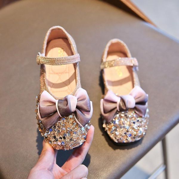 flat shoes 2021 children' sandals baby girl non-slip leather princess autumn fashion glitter bow kids sh077, Black;grey
flat shoes 2021 children' sandals baby girl non-slip leather princess autumn fashion glitter bow kids sh077, Black;grey