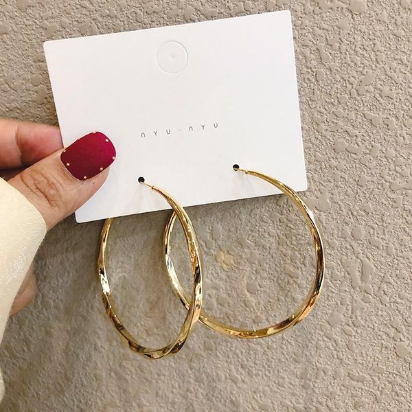 minimalist gold color metal big cricle earrings twisted round hollow out alloy hoop earrings for women femme statement jewelry, Golden;silver
minimalist gold color metal big cricle earrings twisted round hollow out alloy hoop earrings for women femme statement jewelry, Golden;silver
