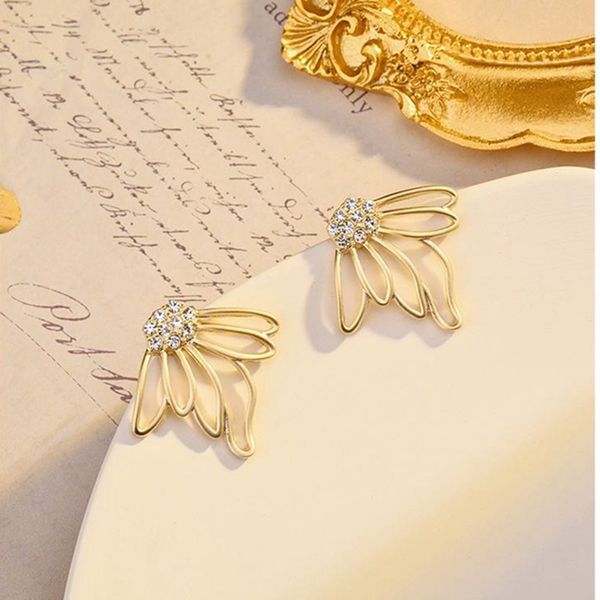 korean style sense of quality cold wind net red super fairy fashion earrings 925 silver needle matte cool diamond flower stud earrings, Golden
korean style sense of quality cold wind net red super fairy fashion earrings 925 silver needle matte cool diamond flower stud earrings, Golden