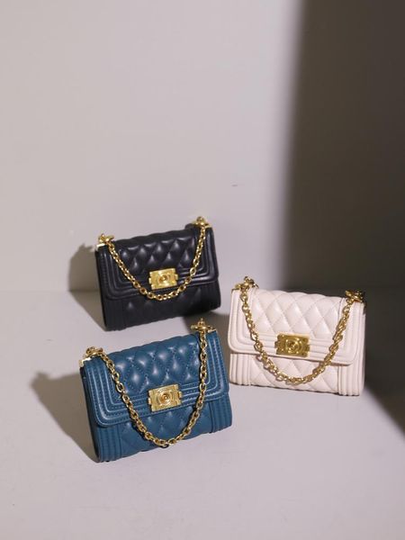 women's bag pu leather lingge fine lock small square bag messenger chain
women's bag pu leather lingge fine lock small square bag messenger chain