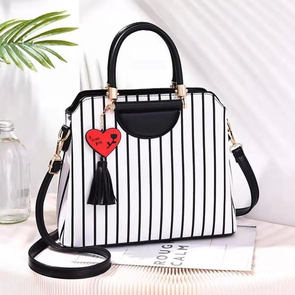 ezwar bag2020 summer new bag fashion style women's summer ins guangzhou korean new striped portable shoulder crossbody guangzhou tyl
ezwar bag2020 summer new bag fashion style women's summer ins guangzhou korean new striped portable shoulder crossbody guangzhou tyl