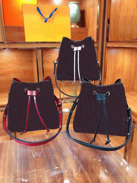 the new 2021 printing belt bucket packs joker one shoulder worn high-capacity soft bag handbags handbag drawstring bags women
the new 2021 printing belt bucket packs joker one shoulder worn high-capacity soft bag handbags handbag drawstring bags women