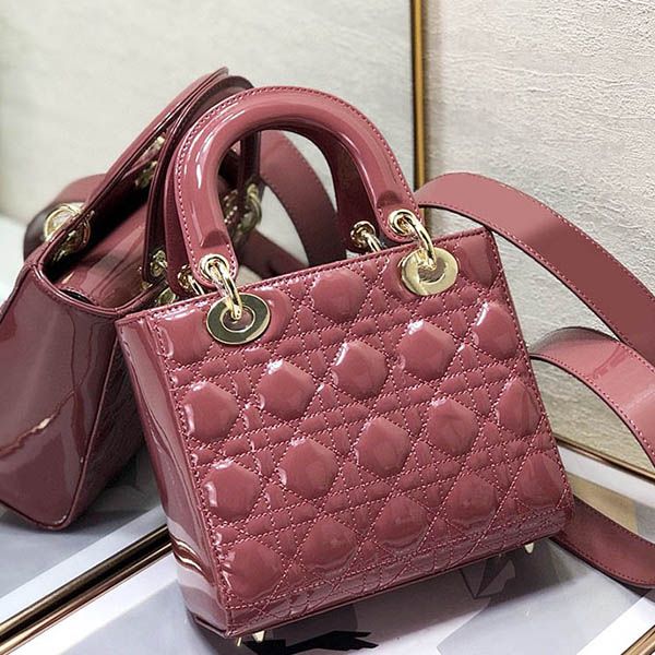 2021women luxurys designers rhinestone bags embroidery bag bags tote crossbody dress bag purse shoulder clutch lady fashion hand h oiwgu, Red;black 
2021women luxurys designers rhinestone bags embroidery bag bags tote crossbody dress bag purse shoulder clutch lady fashion hand h oiwgu, Red;black