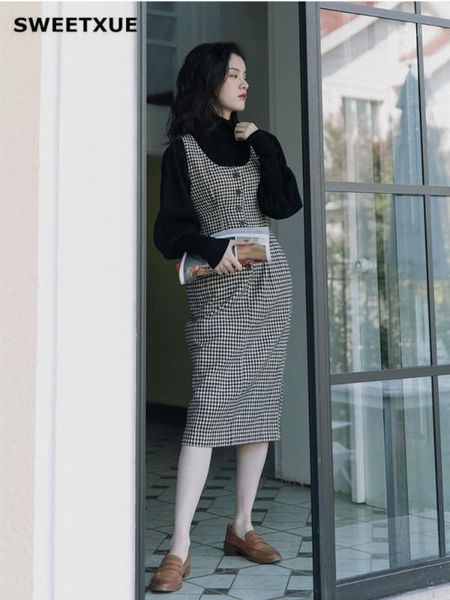 sweetxue autumn winter retro fashion casual ladies suit black turtleneck sweater + plaid single-breasted strap skirt set women1, Gray
sweetxue autumn winter retro fashion casual ladies suit black turtleneck sweater + plaid single-breasted strap skirt set women1, Gray