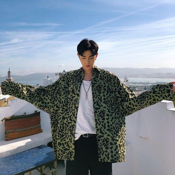 2020 new loose dress shirts print long sleeve jacket men leopardstreetwear hip hop casual shirt male man clothing b70, White;black
2020 new loose dress shirts print long sleeve jacket men leopardstreetwear hip hop casual shirt male man clothing b70, White;black