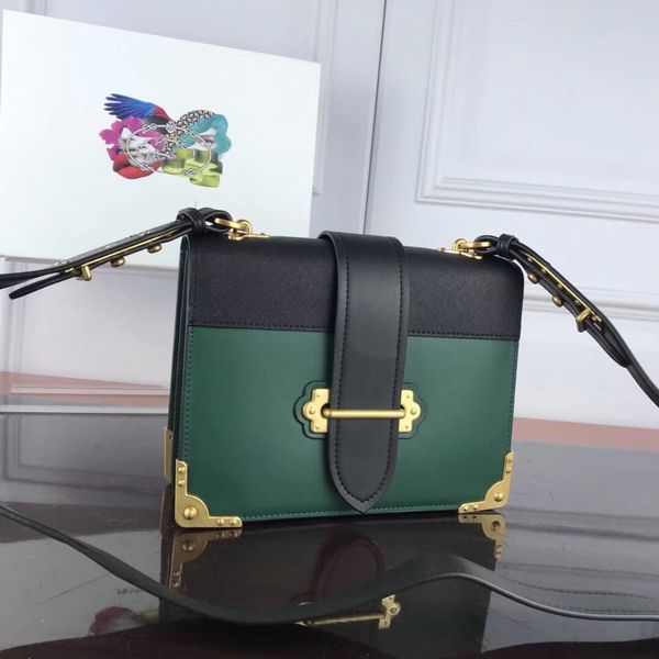 world tour female designer luxury lady classic elegant detachable leather handle adjustable leather shoulder strap crossbody bag
world tour female designer luxury lady classic elegant detachable leather handle adjustable leather shoulder strap crossbody bag