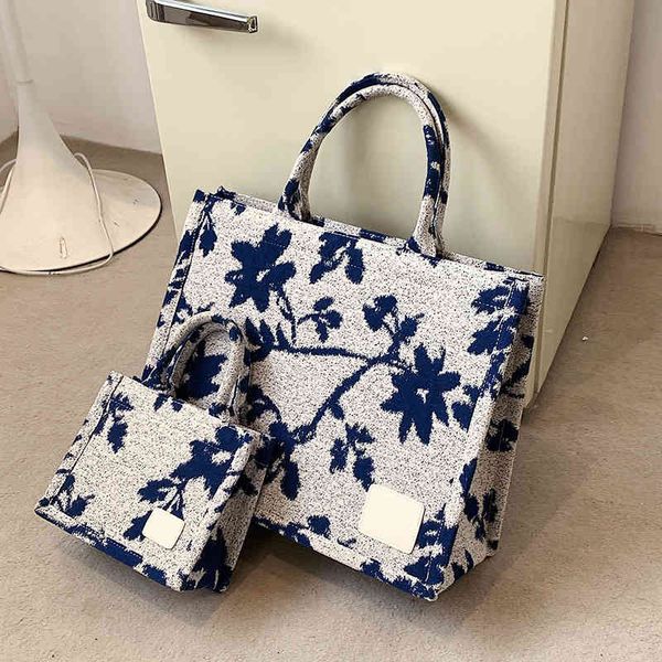2022 factory wholesale new female guochao net red printing hand-painted large capacity tote portable one shoulder messenger bag
2022 factory wholesale new female guochao net red printing hand-painted large capacity tote portable one shoulder messenger bag