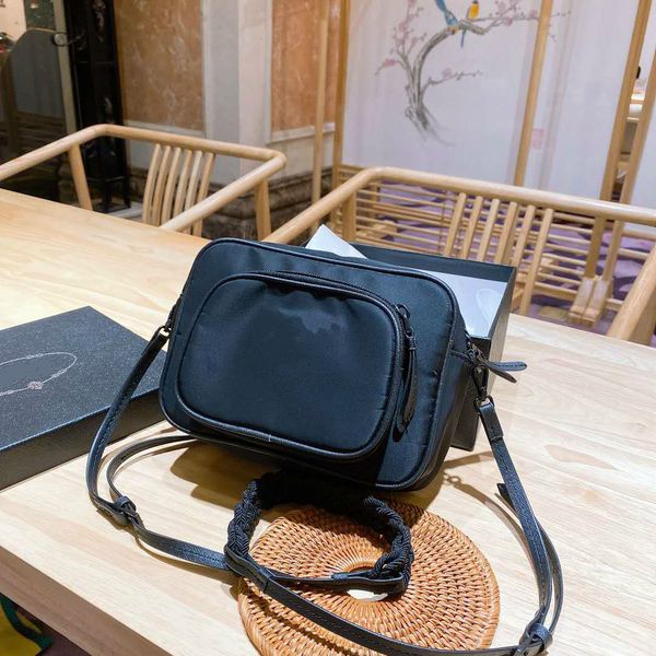 new female crossbody bags camera bags fashion flaps shoulder bags with pockets with box casual style pd20100508
new female crossbody bags camera bags fashion flaps shoulder bags with pockets with box casual style pd20100508