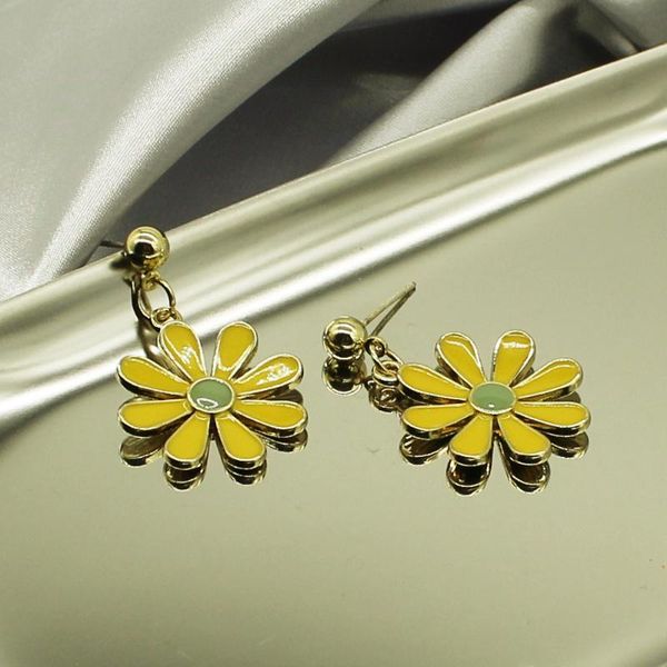 stud fashion fresh flowers earrings sweet jewelry accessories temperament contracted small daisy for women trendy, Golden;silver
stud fashion fresh flowers earrings sweet jewelry accessories temperament contracted small daisy for women trendy, Golden;silver