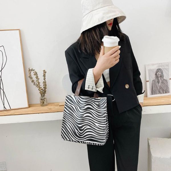 fashion animal pattern handbag popular simple female daily bag women large capacity travel shoulder shopping bag
fashion animal pattern handbag popular simple female daily bag women large capacity travel shoulder shopping bag