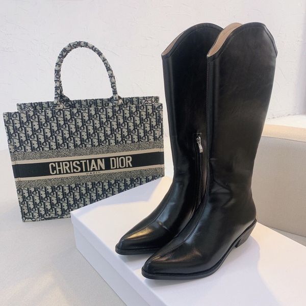 designer mens and womens shoes casual autumn and winter classic fashion seller boots black pointed toe trendy cool handsome style knigh
designer mens and womens shoes casual autumn and winter classic fashion seller boots black pointed toe trendy cool handsome style knigh