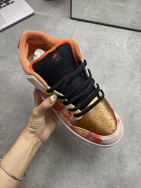 new high authentic dunk sb low pro street hawker skateboard shoes embossed suede sneaker men women outdoor sports shoes with box size 36-46
new high authentic dunk sb low pro street hawker skateboard shoes embossed suede sneaker men women outdoor sports shoes with box size 36-46