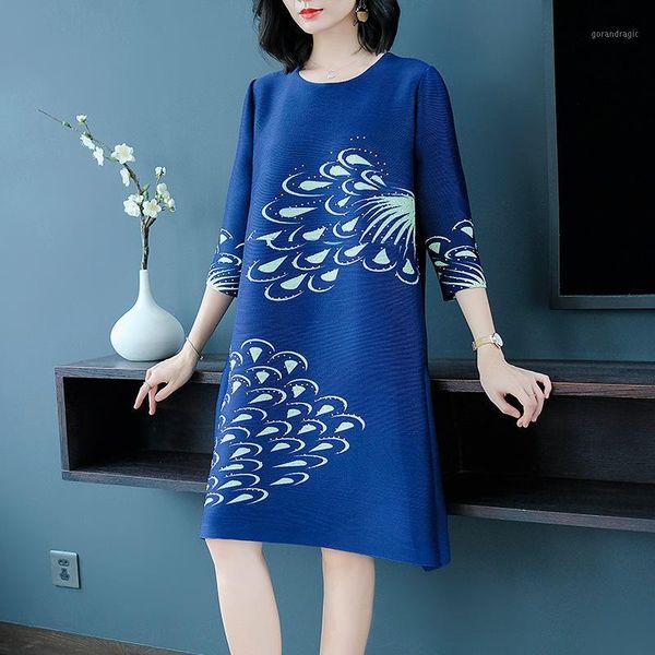fashion round neck seven-point sleeve peacock tail print pleated dress casual fashion loose plus women tide autumn new tc9231, Black;gray
fashion round neck seven-point sleeve peacock tail print pleated dress casual fashion loose plus women tide autumn new tc9231, Black;gray