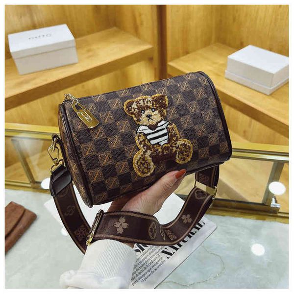 bag2022 factory wholesale new new women's bag rhinestone bear shoulder cylinder large capacity hand commuter tot pillow
bag2022 factory wholesale new new women's bag rhinestone bear shoulder cylinder large capacity hand commuter tot pillow