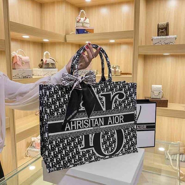 2022 latest models handbag wholesale hands large capacity canvas portable simple atmosphere one shoulder bag
2022 latest models handbag wholesale hands large capacity canvas portable simple atmosphere one shoulder bag