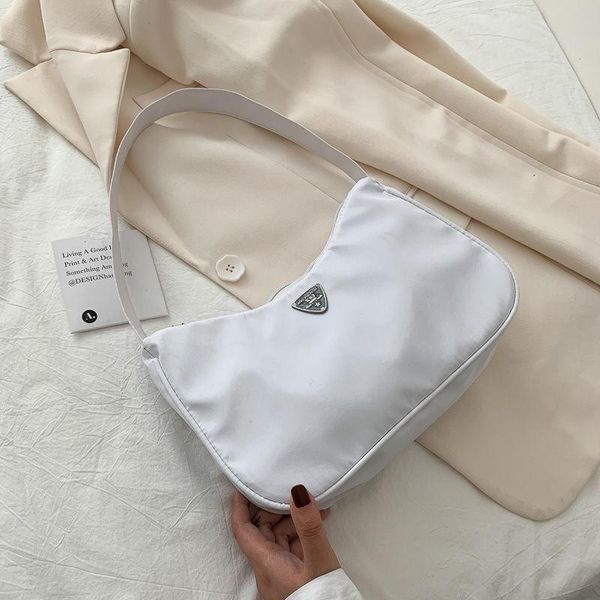 fashion nylon women shoulder bags waterproof vintage zipper message bag messenger bag casual handbag female purses
fashion nylon women shoulder bags waterproof vintage zipper message bag messenger bag casual handbag female purses