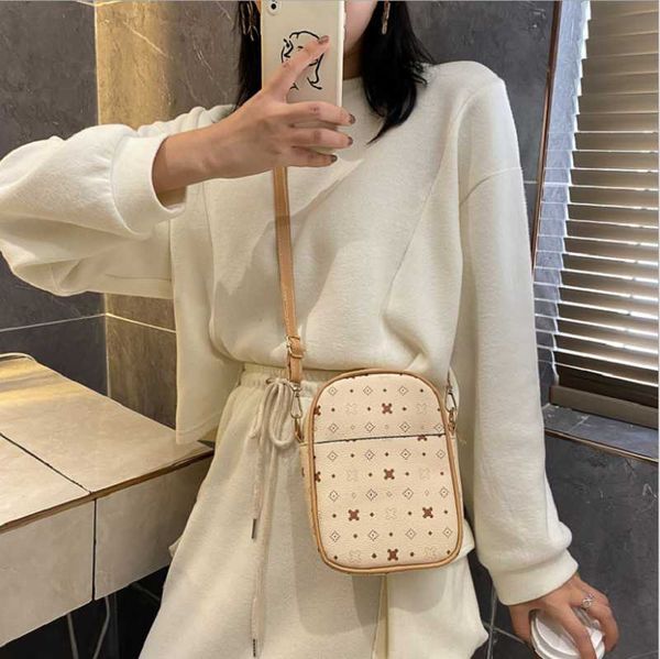 autumn new trend fashion printing on new belt one shoulder messenger handbag
autumn new trend fashion printing on new belt one shoulder messenger handbag