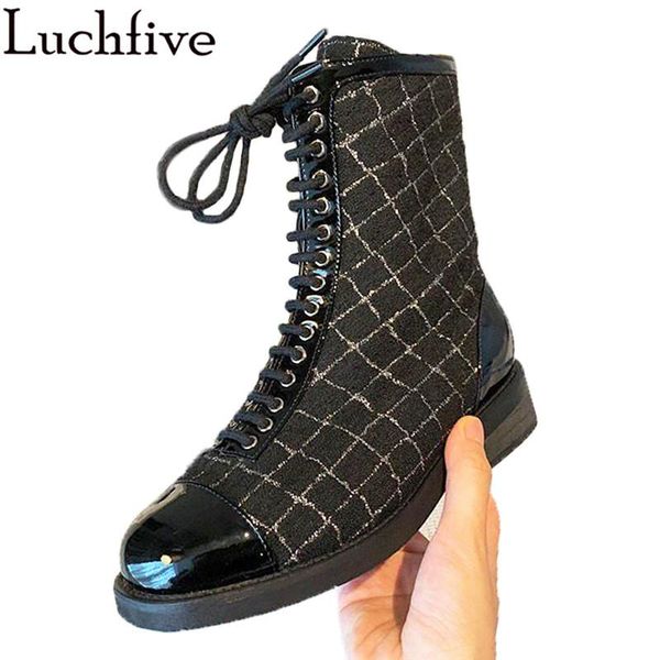 plaid lace up martin boots woman black white britain style slim high upper ankle boots side zipper flat short for feminina
plaid lace up martin boots woman black white britain style slim high upper ankle boots side zipper flat short for feminina