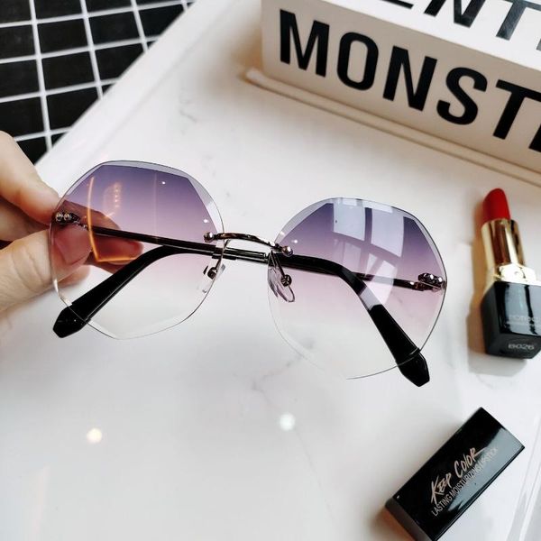 Crystal Women's Sunglasses Women's Retro Fashion Fashion Glasses Round Sunglasses, White;black
Crystal Women's Sunglasses Women's Retro Fashion Fashion Glasses Round Sunglasses, White;black