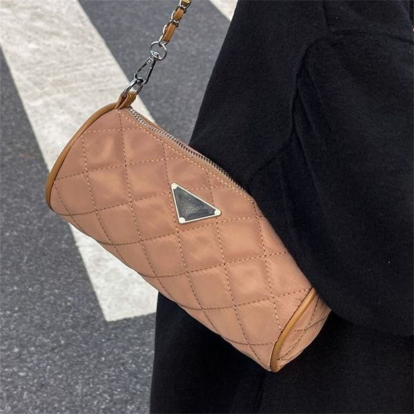 small bag 2022 new fashion women's rhombic chain messenger autumn and winter cloth cylinder
small bag 2022 new fashion women's rhombic chain messenger autumn and winter cloth cylinder