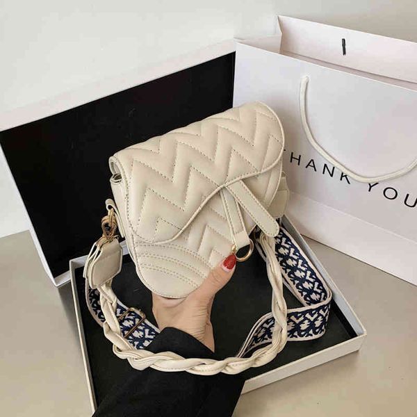 2022 factory wholesale small female summer new fashion korean version net red embroidered thread portable bag leisure broadband single shoul
2022 factory wholesale small female summer new fashion korean version net red embroidered thread portable bag leisure broadband single shoul