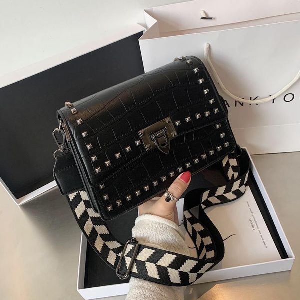hasp messenger bag rivet rock one-shoulder small square pack sac main femme leather handbags women bags large capacity bag
hasp messenger bag rivet rock one-shoulder small square pack sac main femme leather handbags women bags large capacity bag