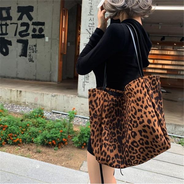 leopard печати плеча сумка урожай мода простые большие сумки на ремне сумки большие сумки для хранения рук сумка для женщин
leopard печати плеча сумка урожай мода простые большие сумки на ремне сумки большие сумки для хранения рук сумка для женщин