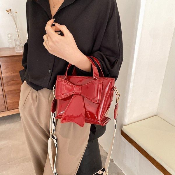 handbag women bags lady crossbody bags ladies 2021 new handbags female shoulder bag sac a main messenger handbags 
handbag women bags lady crossbody bags ladies 2021 new handbags female shoulder bag sac a main messenger handbags