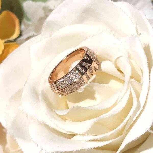 european and american high jewelry diamond letter hollow ring ladies 925 silver gold plated men's tail brand gift, Slivery;golden
european and american high jewelry diamond letter hollow ring ladies 925 silver gold plated men's tail brand gift, Slivery;golden