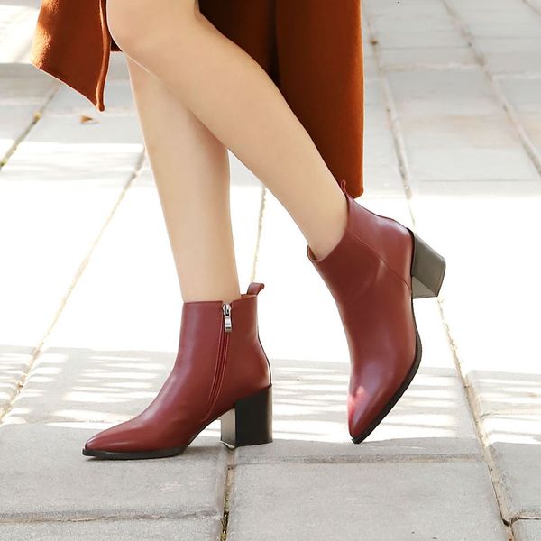 2021 upper natural pig skin bottom for female autumn and winter black boots solid nwil
2021 upper natural pig skin bottom for female autumn and winter black boots solid nwil