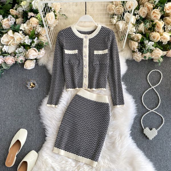 2021 new female autumn knitting suit design neck long button high short skirt pieces together ga5b, Gray 
2021 new female autumn knitting suit design neck long button high short skirt pieces together ga5b, Gray