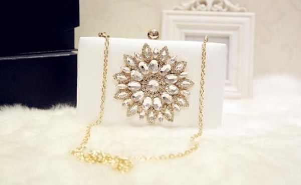 2022 women lady satin crystal bridal handbag clutch party wedding purse evening bag pleated day clutches solid ladies handbags 01
2022 women lady satin crystal bridal handbag clutch party wedding purse evening bag pleated day clutches solid ladies handbags 01