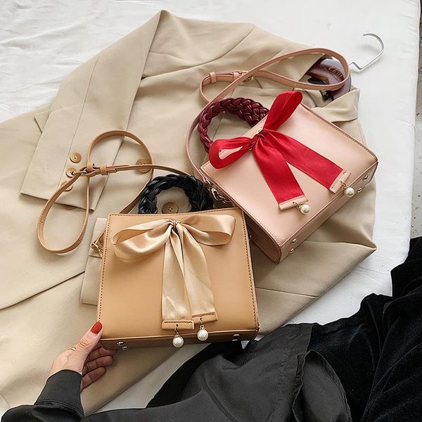 brand original design 2020 new wedding ceremony bridal bag hand bill of lading shoulder messenger bag
brand original design 2020 new wedding ceremony bridal bag hand bill of lading shoulder messenger bag