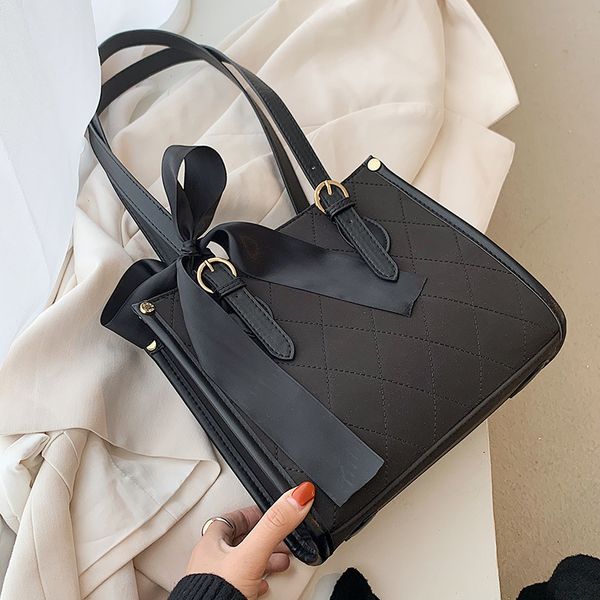 black ribbon designer pu leather shoulder bags for women 2020 winter fashion hand bag lady luxury small handbags and purses c1019
black ribbon designer pu leather shoulder bags for women 2020 winter fashion hand bag lady luxury small handbags and purses c1019