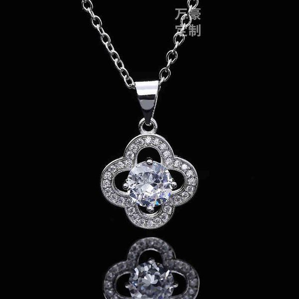 925 sterling silver mosang stone clover necklace for girlfriend on valentine's day
925 sterling silver mosang stone clover necklace for girlfriend on valentine's day