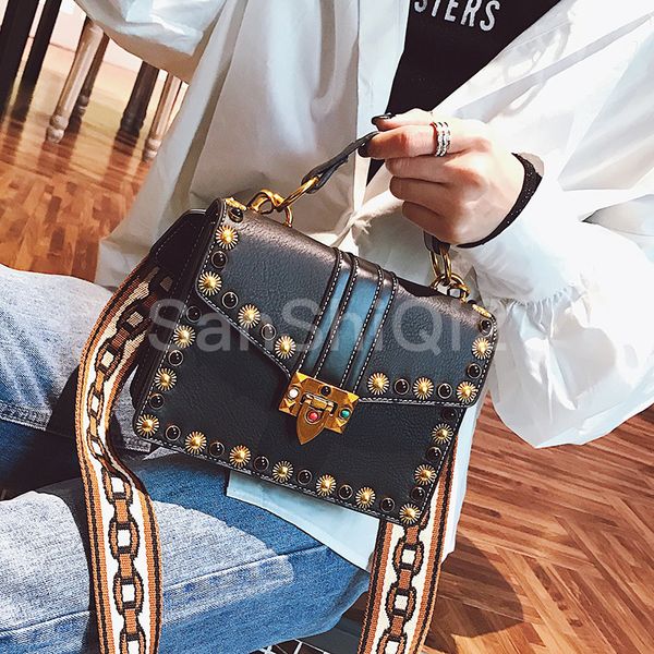 fashion british retro female handbag 2020 new high-quality pu leather women bag rivet tote bag portable shoulder messenger
fashion british retro female handbag 2020 new high-quality pu leather women bag rivet tote bag portable shoulder messenger