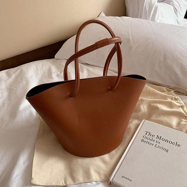 cross body version of texture large capacity designer bucket bag fashion korean retro underarm shoulder handbag
cross body version of texture large capacity designer bucket bag fashion korean retro underarm shoulder handbag