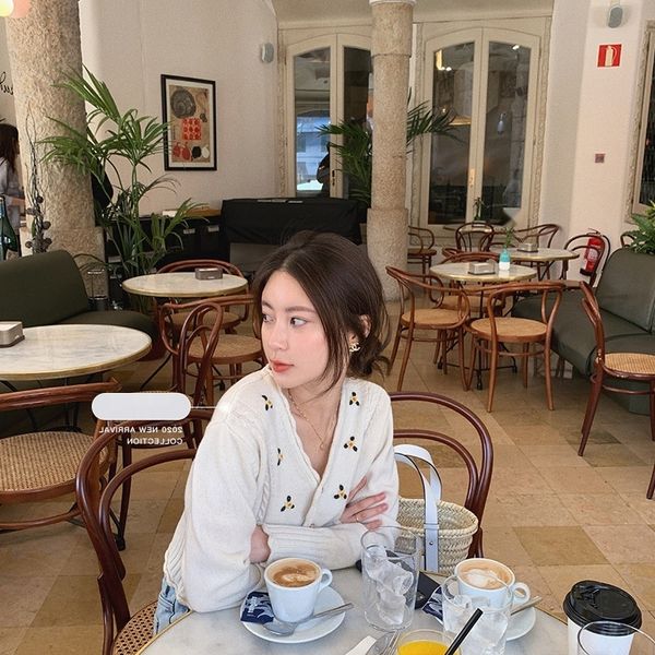 the same style of wanghong series is aimed at girlsheart flowers unlock unlockplease unlock french girl style u4el3, White;black
the same style of wanghong series is aimed at girlsheart flowers unlock unlockplease unlock french girl style u4el3, White;black