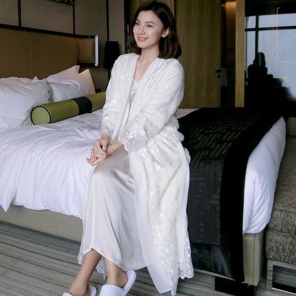 silk satin winter velvet embroidery women's long robe sets long sleeve elegant ladies sleepwear 031 y200425, Black;red
silk satin winter velvet embroidery women's long robe sets long sleeve elegant ladies sleepwear 031 y200425, Black;red