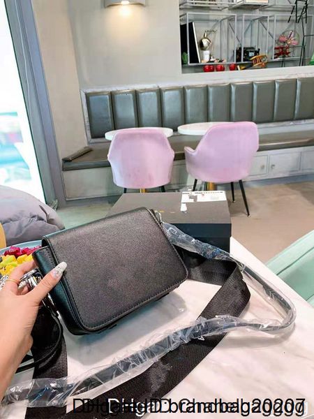 new 2020 single genuine leather handbag shoulder bucket bags woman his bag clip package small fashion female the designer handbags
new 2020 single genuine leather handbag shoulder bucket bags woman his bag clip package small fashion female the designer handbags