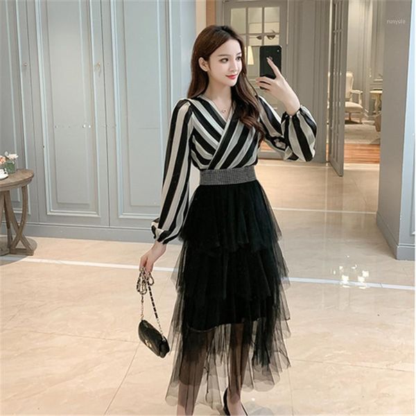 mesh dress 2020 summer new fashion v-neck mid-length elegant temperament stitching chiffon dress women1, Black;gray
mesh dress 2020 summer new fashion v-neck mid-length elegant temperament stitching chiffon dress women1, Black;gray