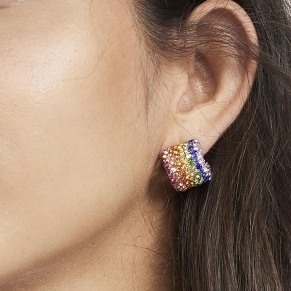 luxury rainbow hoop earrings for women colorful micro paved rhinestone small circle earring party wedding fashion jewelry 2020, Golden;silver
luxury rainbow hoop earrings for women colorful micro paved rhinestone small circle earring party wedding fashion jewelry 2020, Golden;silver