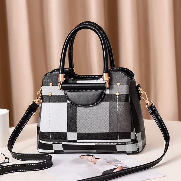 shoulder bags women's fashion handbag in autumn and winter 2021 leisure large capacity lattice one messenger bag
shoulder bags women's fashion handbag in autumn and winter 2021 leisure large capacity lattice one messenger bag