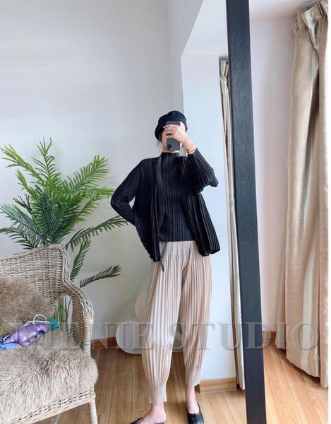 selling miyake fold stand neck cultivate one's morality show fold zipper fashionable coat in stock1, Black;brown
selling miyake fold stand neck cultivate one's morality show fold zipper fashionable coat in stock1, Black;brown