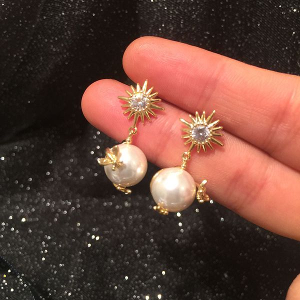 sparkling zirconia diamond earrings fashion luxury designer lovely cute bee pearl stud earrings for woman girls s925 silver post, Golden;silver
sparkling zirconia diamond earrings fashion luxury designer lovely cute bee pearl stud earrings for woman girls s925 silver post, Golden;silver