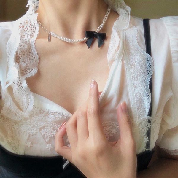 aomu 2021 new trendy fairy asymmetrical imitation pearl black bow sweet metal necklace for women jewelry romantic gifts, Golden;silver
aomu 2021 new trendy fairy asymmetrical imitation pearl black bow sweet metal necklace for women jewelry romantic gifts, Golden;silver