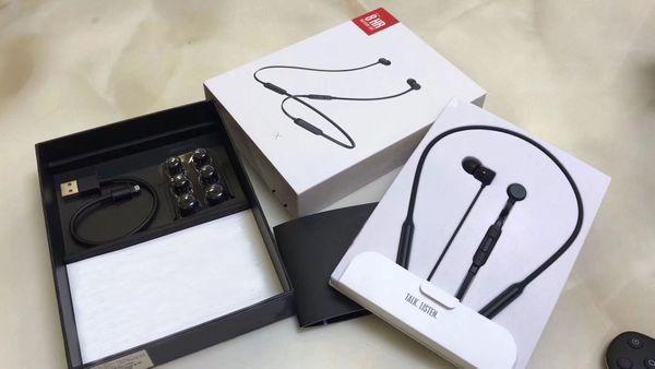 famous stylist tws headphone wireless bluetooth earphone new trend earphones designers sports style headset 4 color available
famous stylist tws headphone wireless bluetooth earphone new trend earphones designers sports style headset 4 color available
