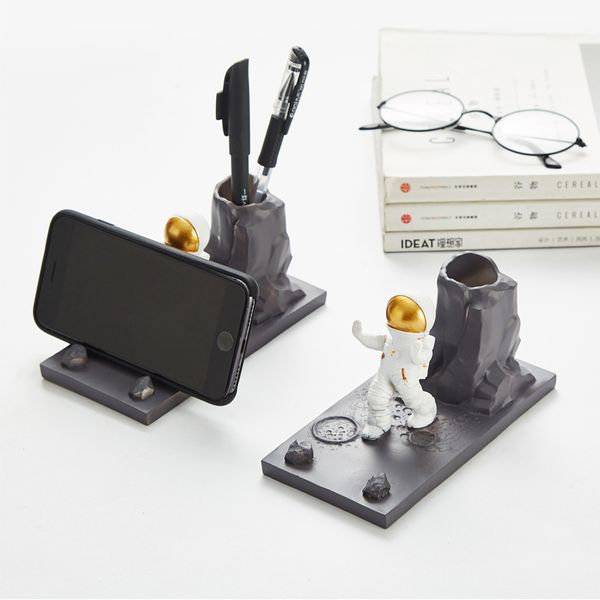 functional astronaut ornaments resin portrait statue desk decor mobile phone bracket statuette home decoration accessories moder
functional astronaut ornaments resin portrait statue desk decor mobile phone bracket statuette home decoration accessories moder